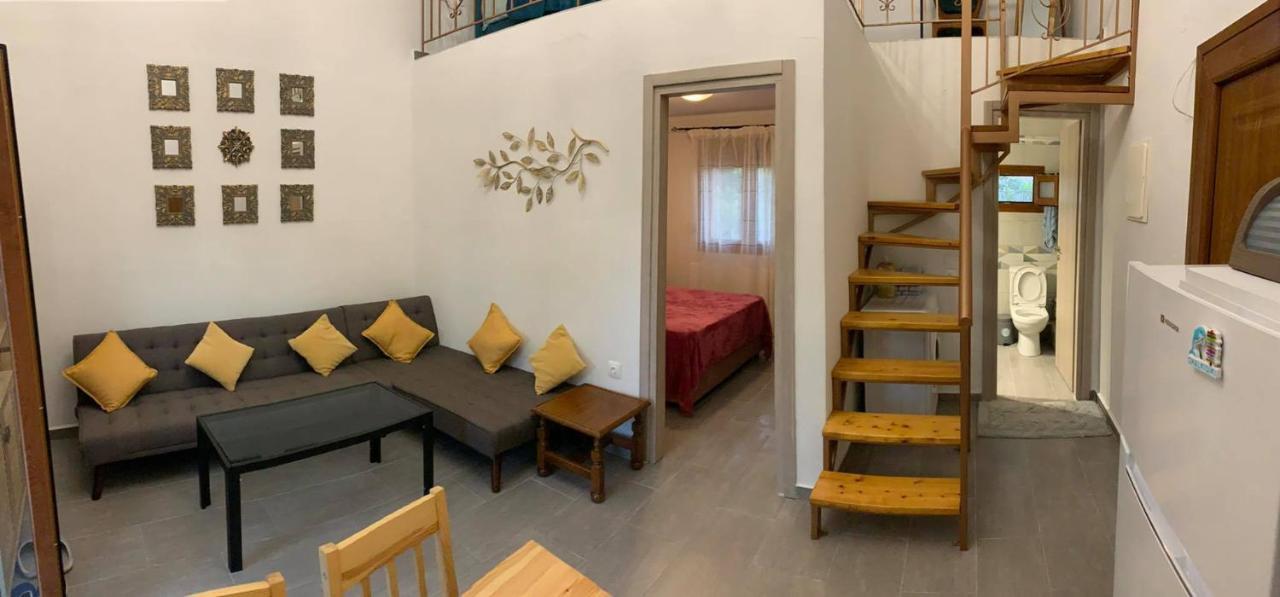 Апартаменти To Petrino Spiti Посіді Екстер'єр фото